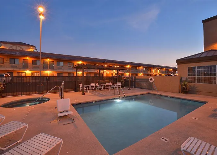 Western Gold Poppy Hotel Cortaro