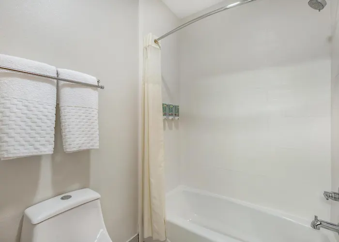 Western Gold Poppy Hotel 3*
